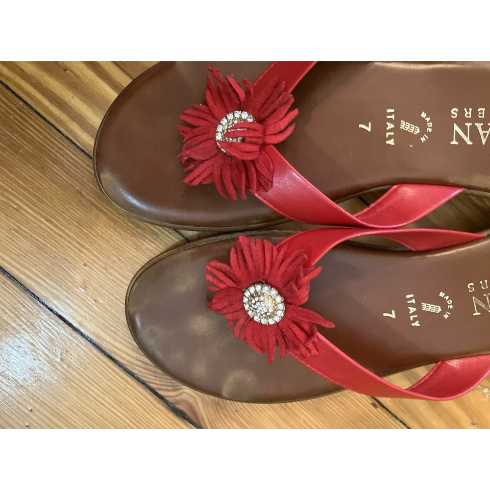Italian Shoemakers Red Sandal Thong Sz 7 Flower Made In Italy rhinestones - Picture 2 of 6
